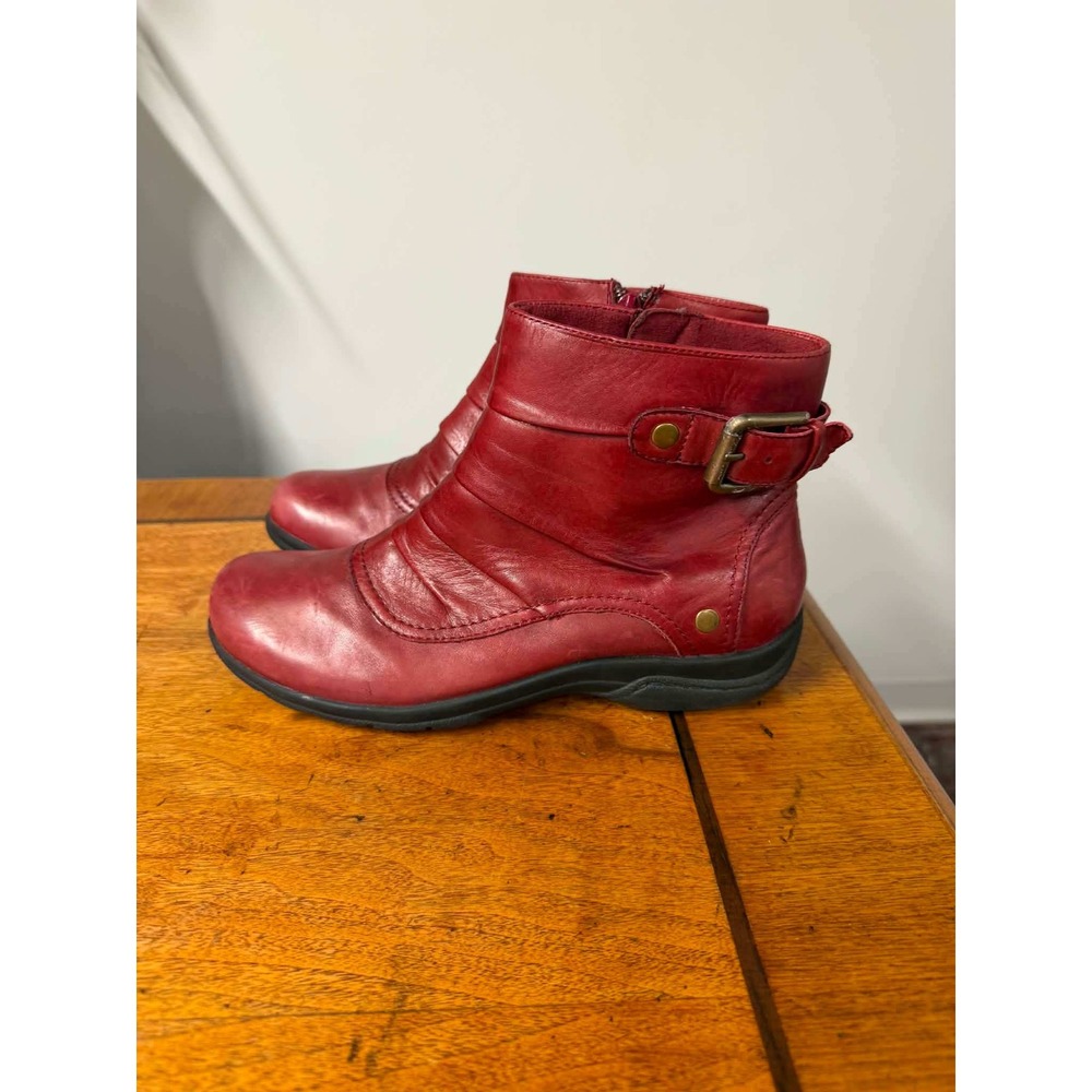 Clarks Womens 7.5W Red Boots Ankle Bootie Leather Pleated Buckle 67690